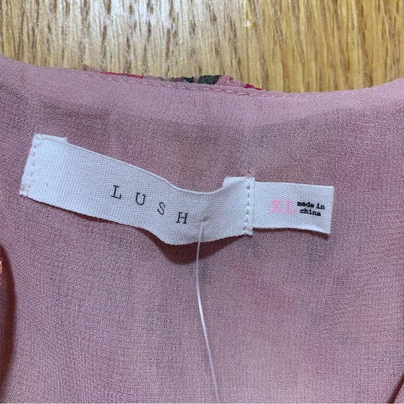 Lush Pink Ditsy Flower Top with Ties in the Front - Size XL - Picture 4 of 6